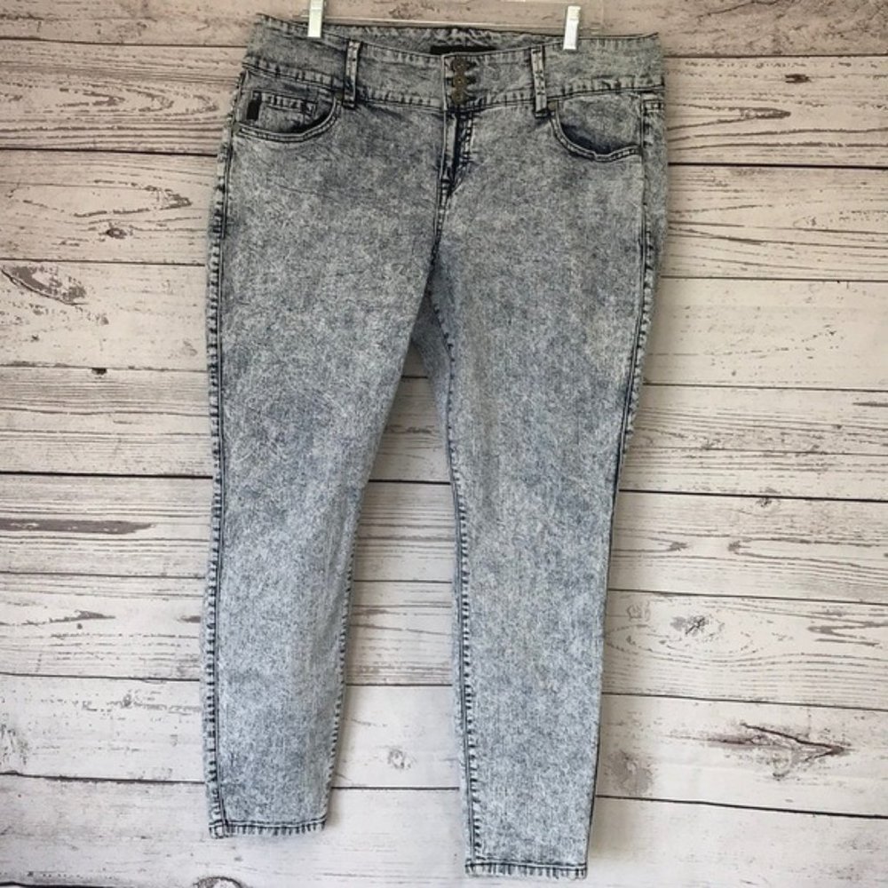 Torrid Acid Washed Denim Jeans Jegging Size 16